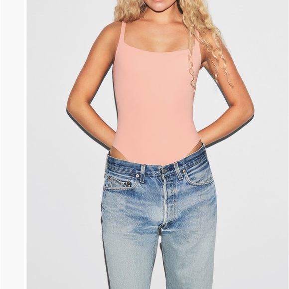 Skims NEW fits, everybody square neck, bodysuit thong - Picture 4 of 9